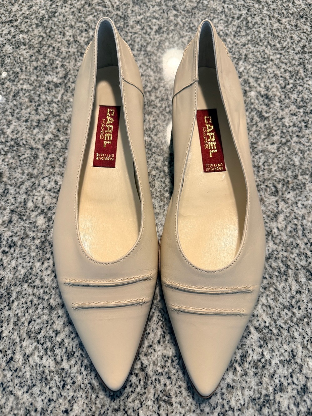 Carel Paris 36/ 6 ivory leather pointed toe Italy flats Vtg